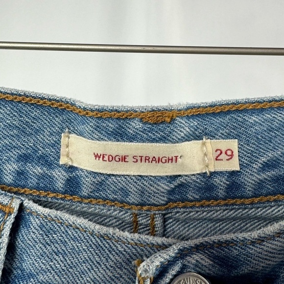 Levi’s Wedgie Straight Distressed High Rise Jeans in Light Blue Size 29 - Picture 4 of 10